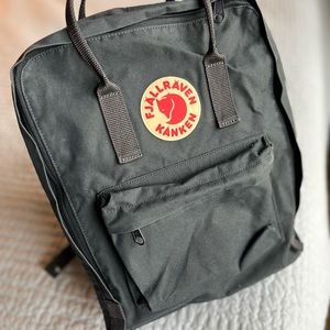 NWOT Fjallraven Kanken classic backpack navy blue